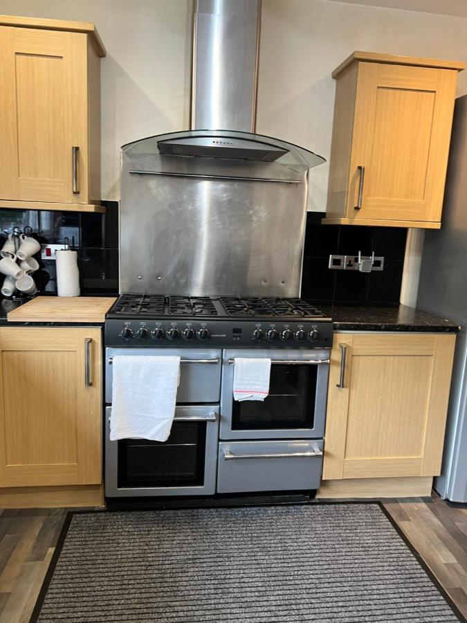 4 Bed Bungalow Near Airport Единбург Екстериор снимка