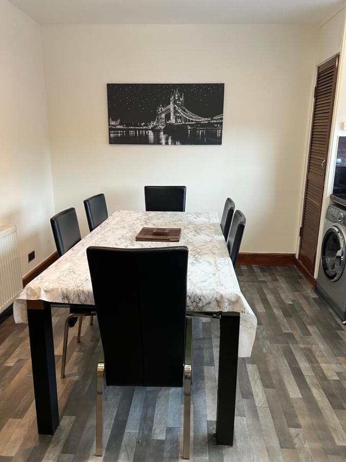 4 Bed Bungalow Near Airport Единбург Екстериор снимка