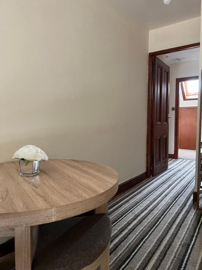 4 Bed Bungalow Near Airport Единбург Екстериор снимка