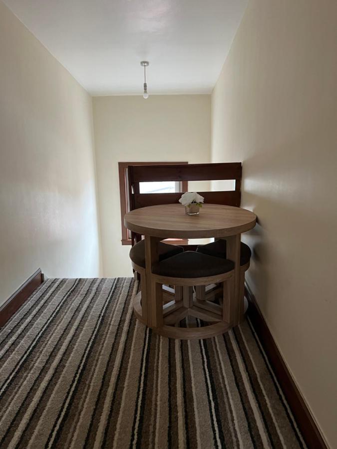 4 Bed Bungalow Near Airport Единбург Екстериор снимка