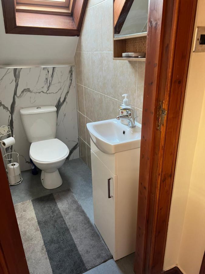 4 Bed Bungalow Near Airport Единбург Екстериор снимка