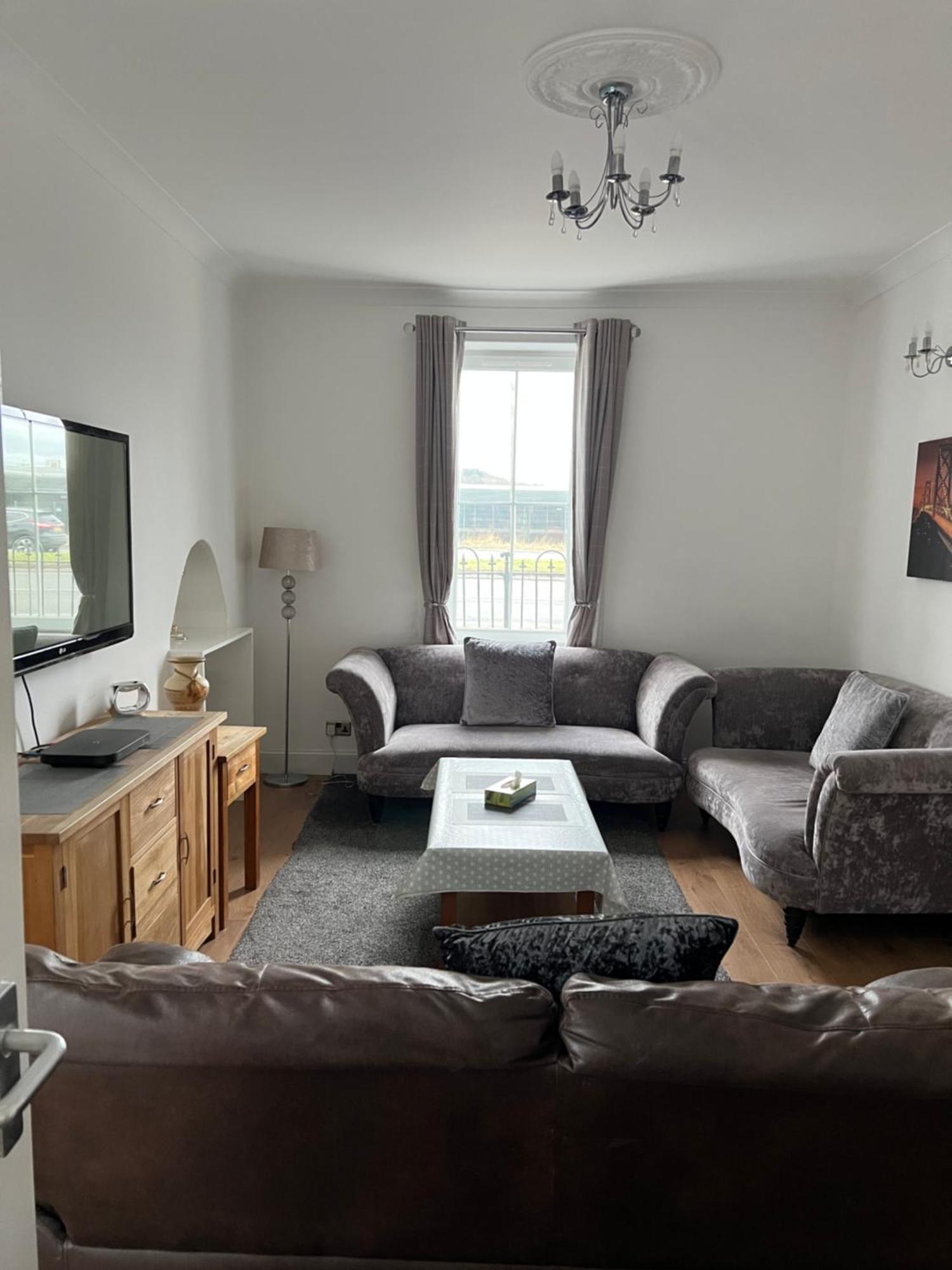 4 Bed Bungalow Near Airport Единбург Екстериор снимка